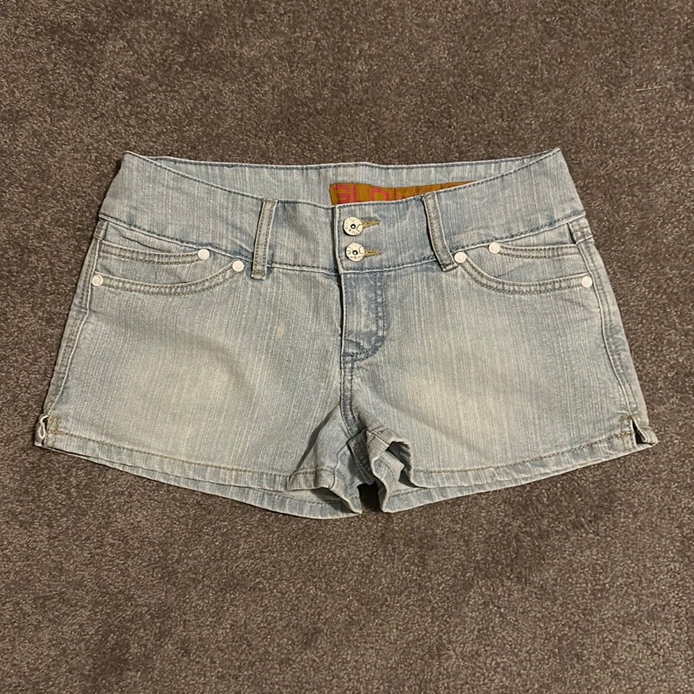 Size 9 super cute GLO light jeans shorts,wide belt loops,double pockets 🔥